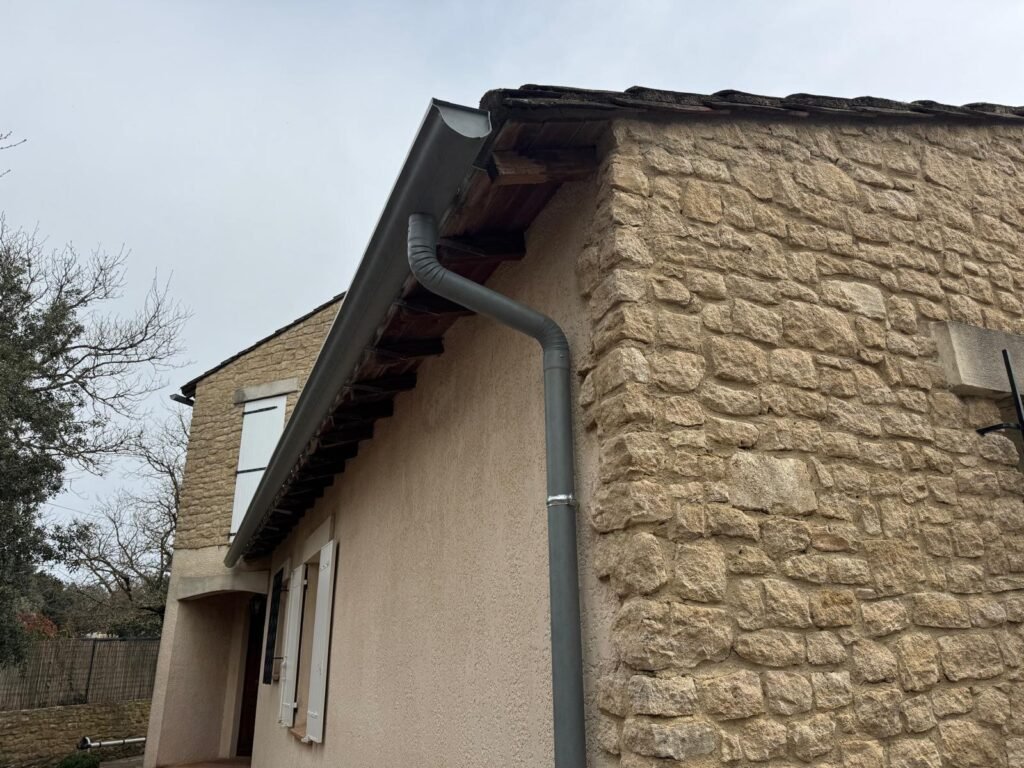 Gouttières en aluminium à Cabrières