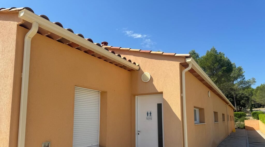 Gouttières aluminium sur mesure à Beauvoisin dans le Gard