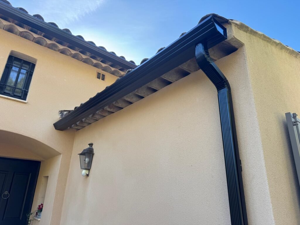Gouttières en aluminium forme trapèze à Tarascon proche de Arles
